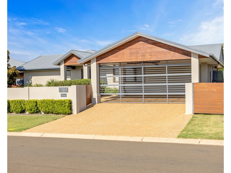 26 Hinchliffe Drive, Kearneys Spring QLD 4350