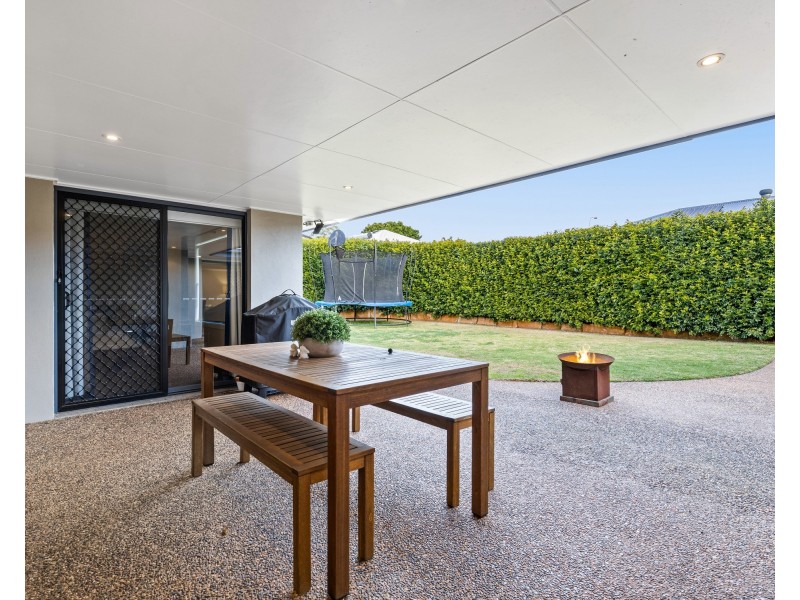 26 Hinchliffe Drive, Kearneys Spring QLD 4350