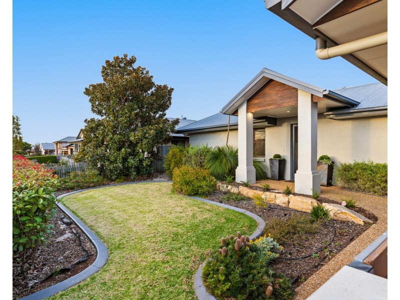 26 Hinchliffe Drive, Kearneys Spring QLD 4350