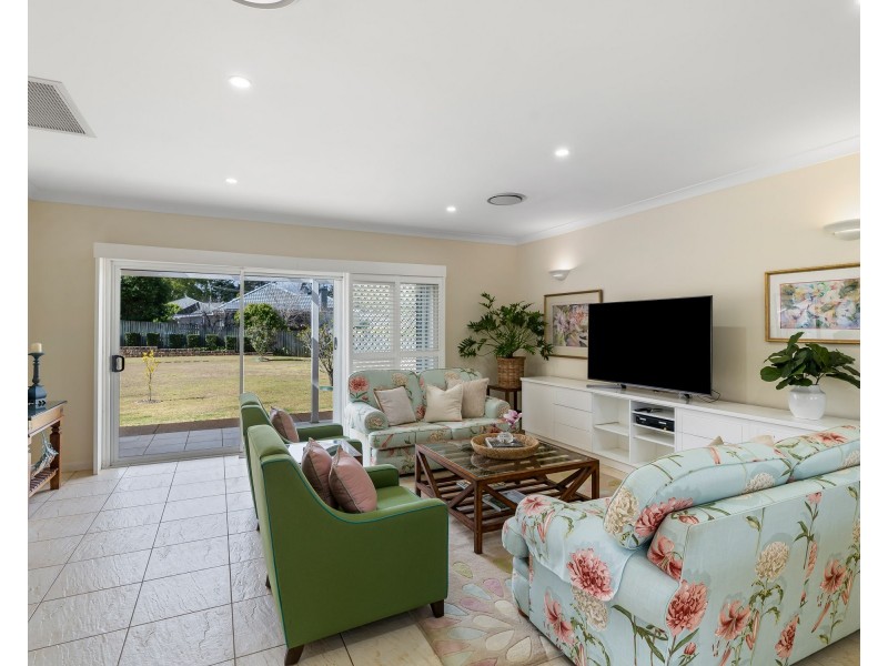 65 Wooldridge Street, Mount Lofty QLD 4350