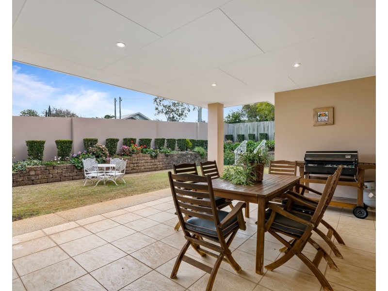 65 Wooldridge Street, Mount Lofty QLD 4350