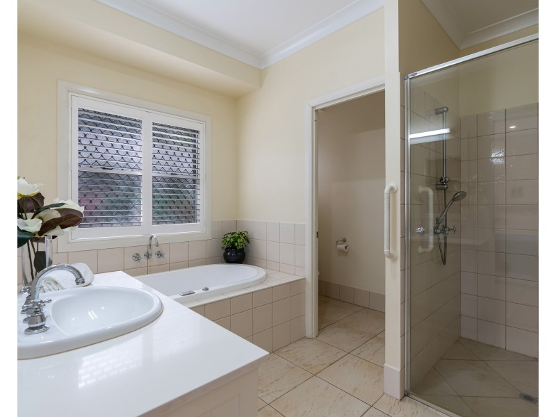 65 Wooldridge Street, Mount Lofty QLD 4350