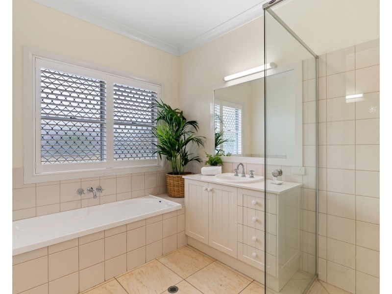 65 Wooldridge Street, Mount Lofty QLD 4350