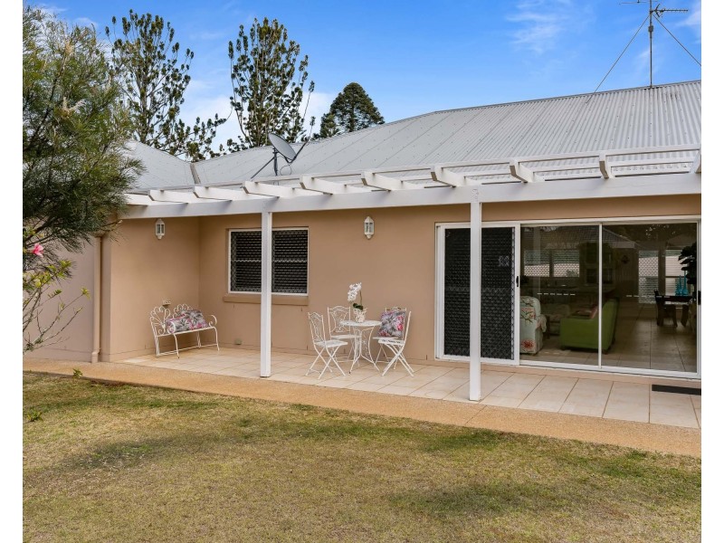 65 Wooldridge Street, Mount Lofty QLD 4350