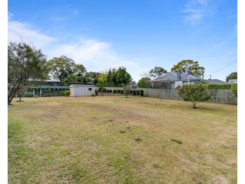 65 Wooldridge Street, Mount Lofty QLD 4350