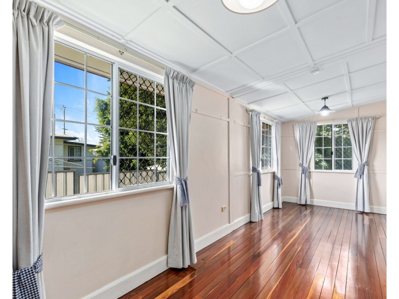 16 Helen Street, Newtown QLD 4350