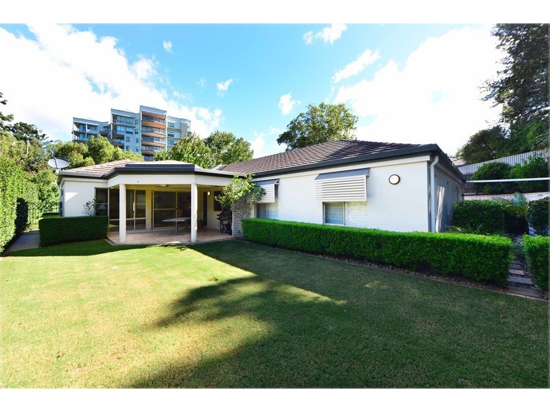 2/15 Cottesloe Street, East Toowoomba QLD 4350