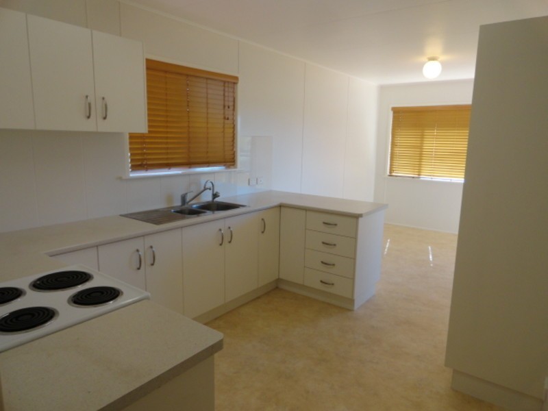 4 Peak Street, Harristown QLD 4350