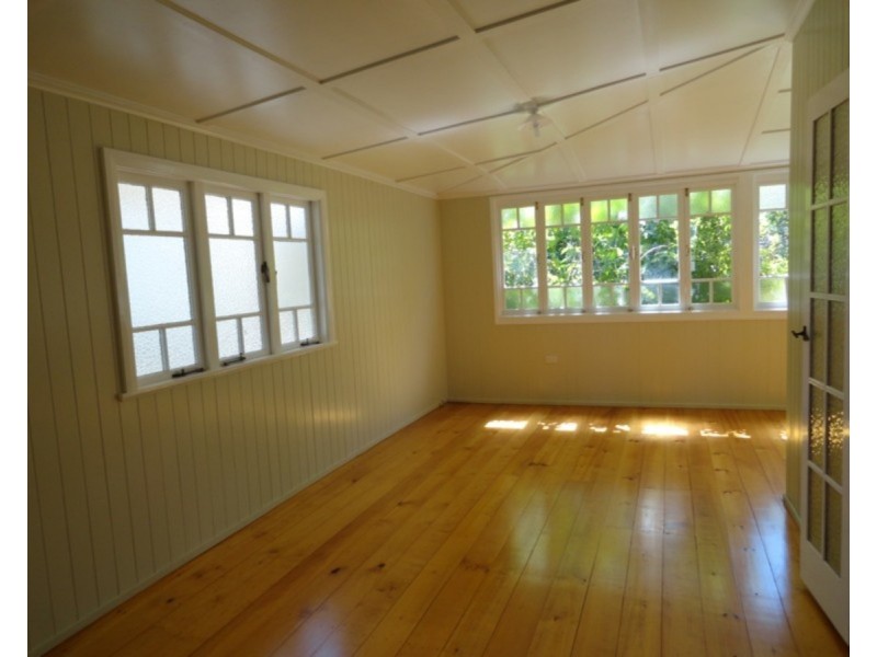 41 Mary Street, Mount Lofty QLD 4350