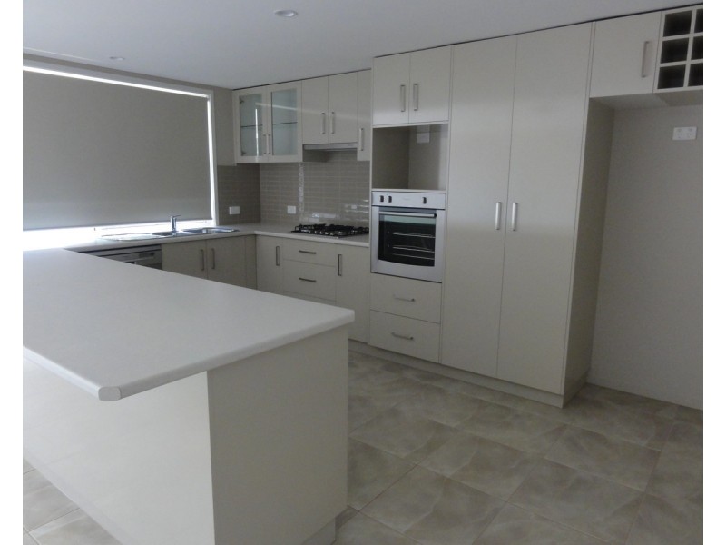 3/303 Stenner Street, Centenary Heights QLD 4350