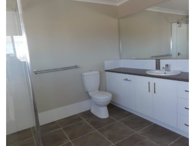 3/303 Stenner Street, Centenary Heights QLD 4350