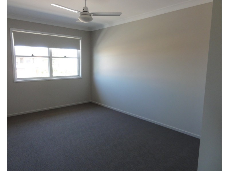 3/303 Stenner Street, Centenary Heights QLD 4350