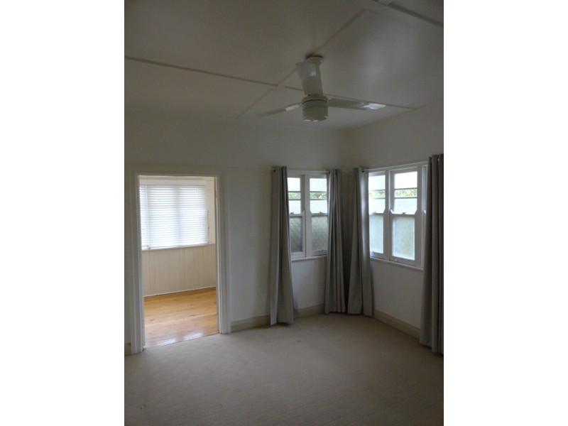 6 Kooroongah Street, Mount Lofty QLD 4350