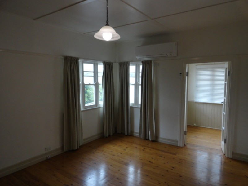 6 Kooroongah Street, Mount Lofty QLD 4350