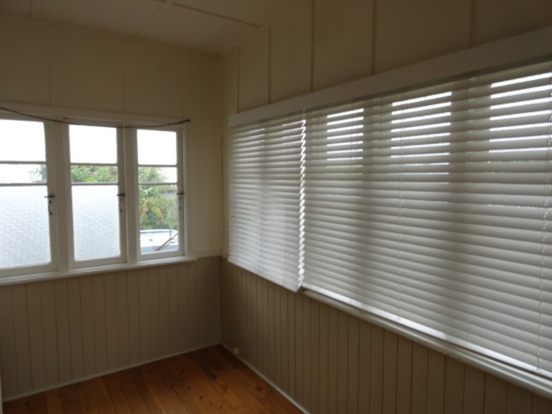 6 Kooroongah Street, Mount Lofty QLD 4350