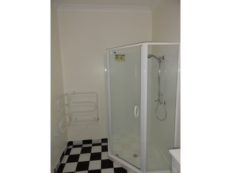 6 Kooroongah Street, Mount Lofty QLD 4350