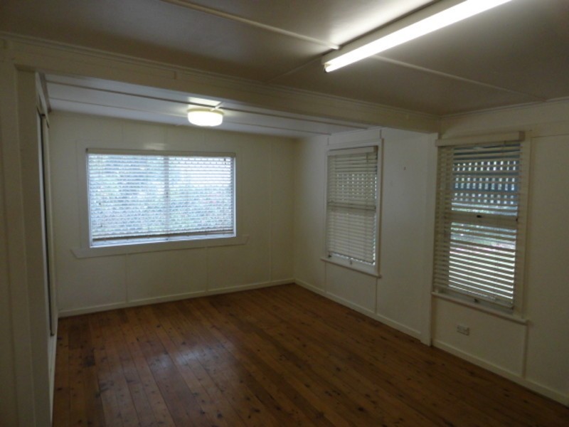 6 Kooroongah Street, Mount Lofty QLD 4350