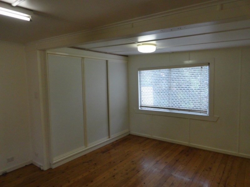 6 Kooroongah Street, Mount Lofty QLD 4350