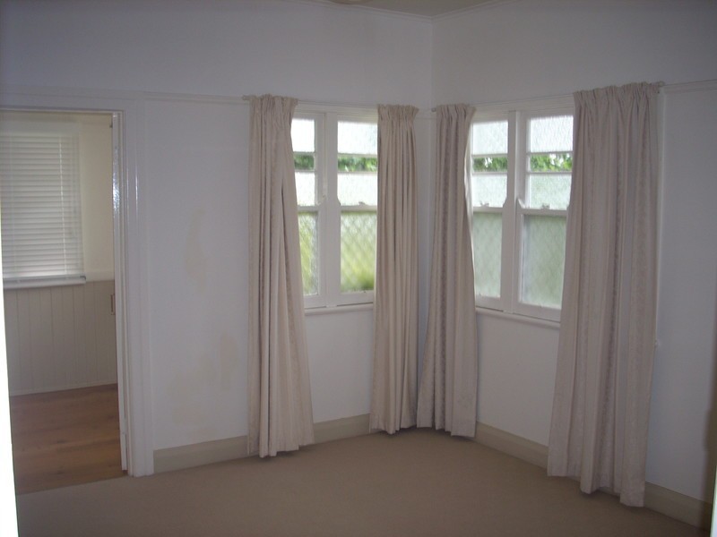 6 Kooroongah Street, Mount Lofty QLD 4350