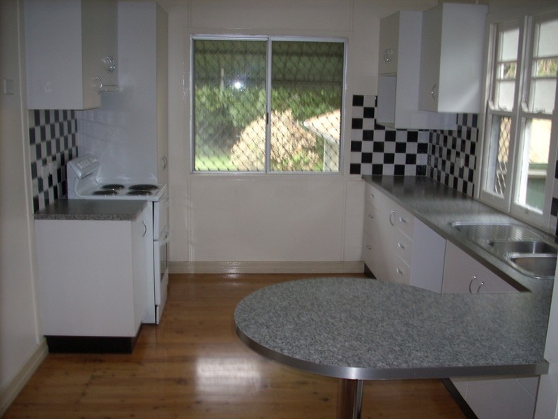 6 Kooroongah Street, Mount Lofty QLD 4350