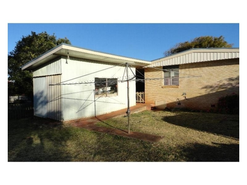 1 Eileen Street, Harristown QLD 4350
