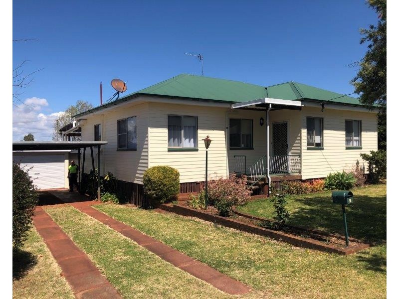 2 Pioneer Street, Rockville QLD 4350