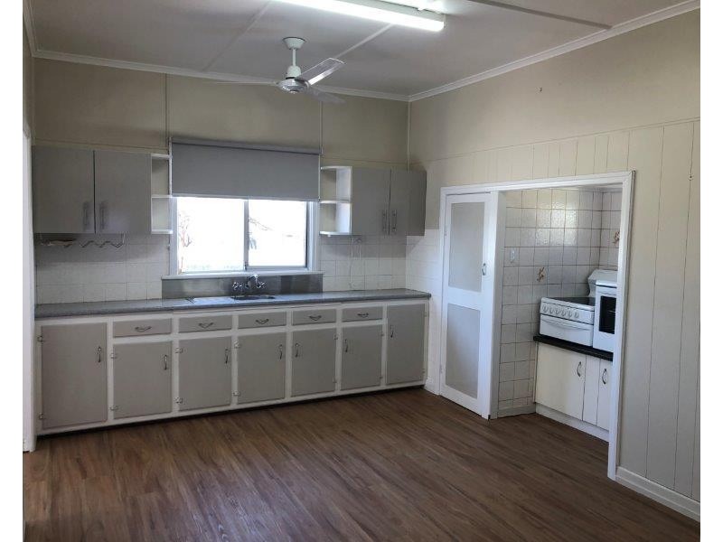 2 Pioneer Street, Rockville QLD 4350