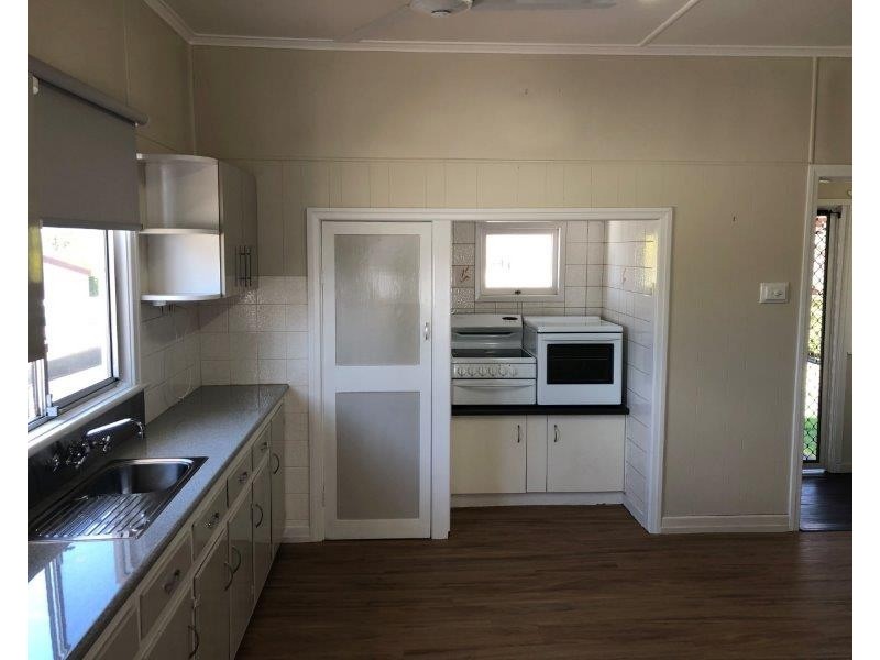 2 Pioneer Street, Rockville QLD 4350