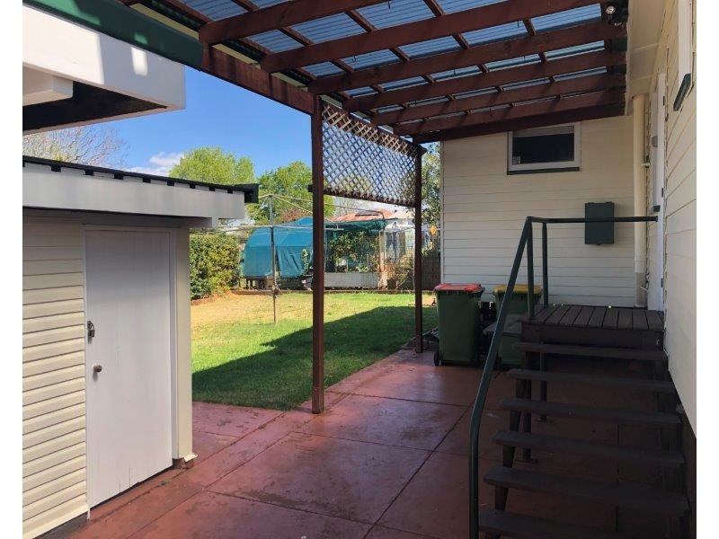 2 Pioneer Street, Rockville QLD 4350