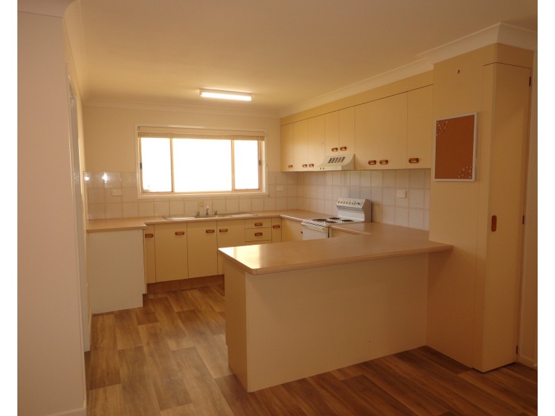 16 Matthews Street, Harristown QLD 4350
