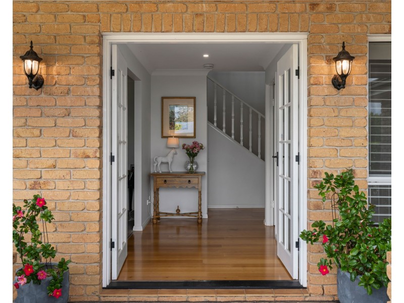 2 Rannerdale Close, Mount Lofty QLD 4350