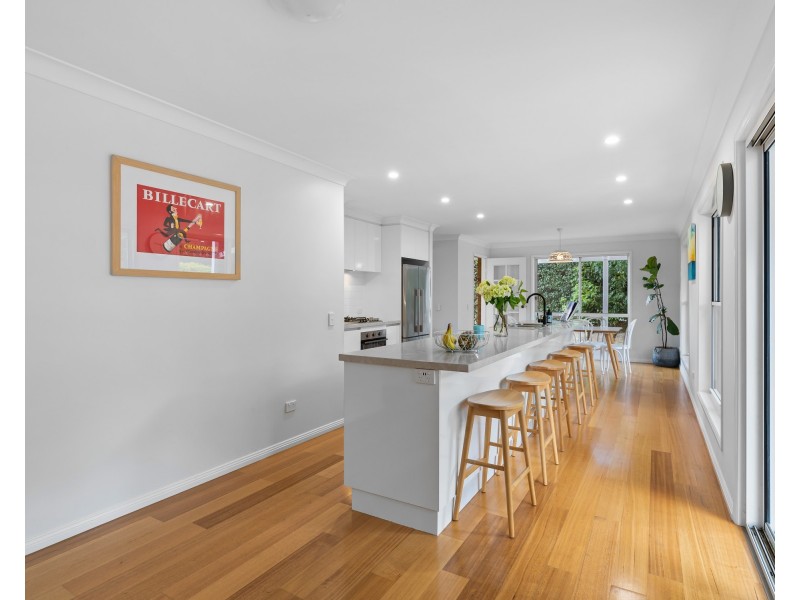 2 Rannerdale Close, Mount Lofty QLD 4350