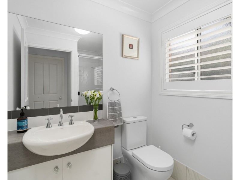 2 Rannerdale Close, Mount Lofty QLD 4350