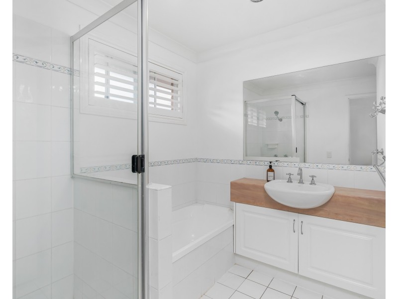 2 Rannerdale Close, Mount Lofty QLD 4350