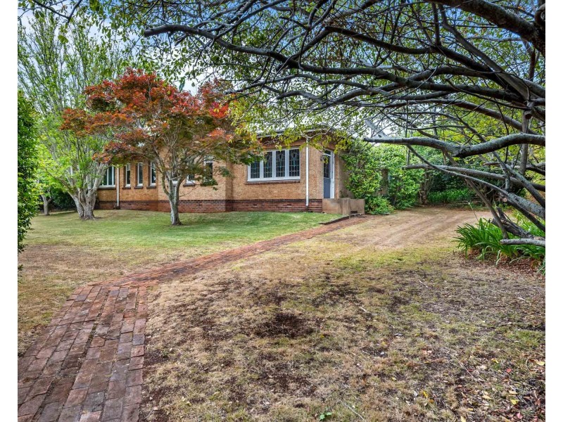 24 Godfrey Street, East Toowoomba QLD 4350