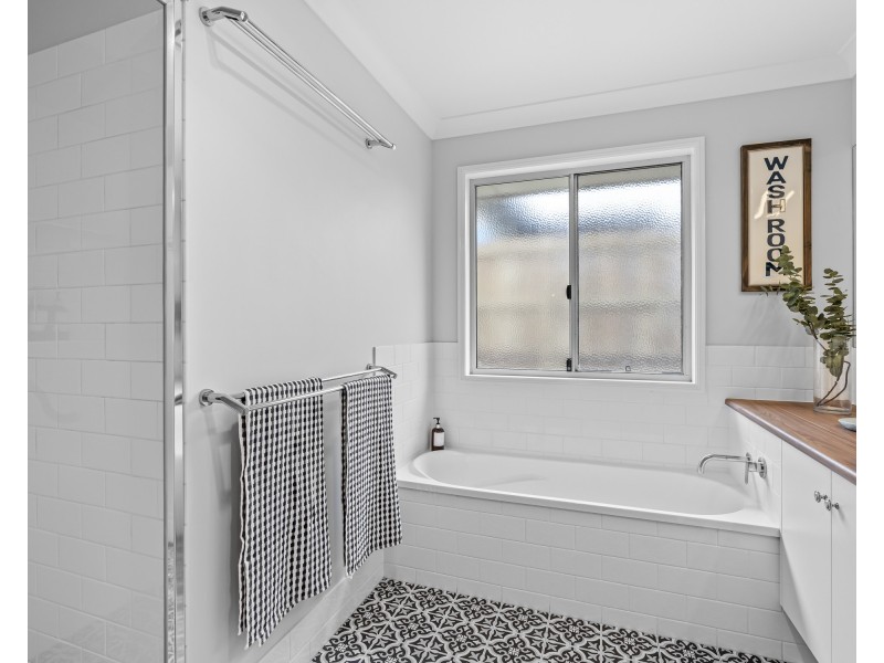 33 Sportsman Drive, Kleinton QLD 4352