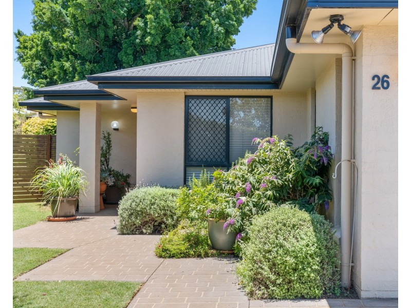 26 Shelton Crescent, Kearneys Spring QLD 4350