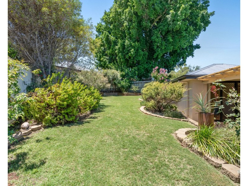 26 Shelton Crescent, Kearneys Spring QLD 4350