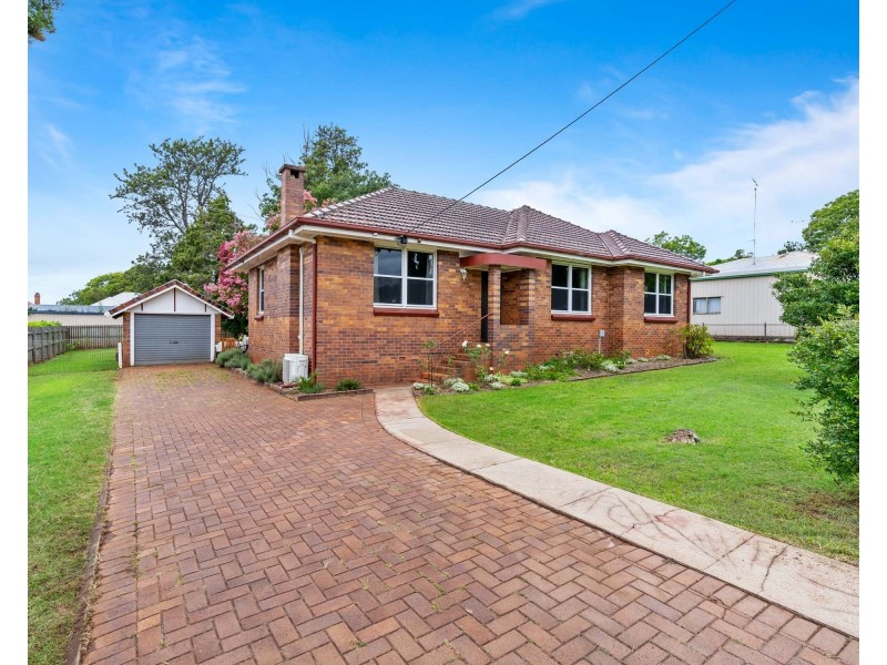 211 Long Street, South Toowoomba QLD 4350