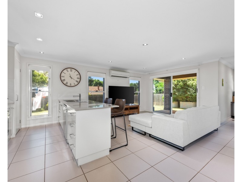 2/12 McDowall Street, Newtown QLD 4350
