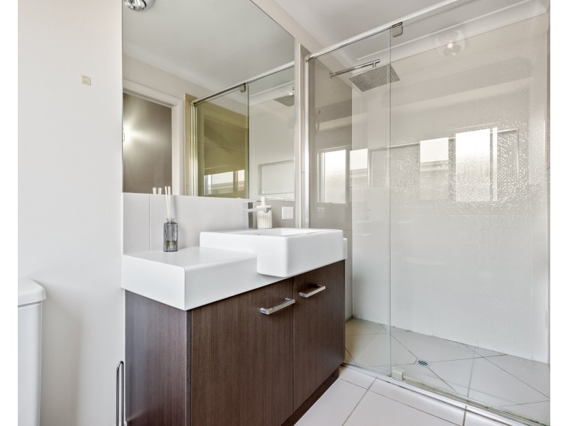 2/12 McDowall Street, Newtown QLD 4350