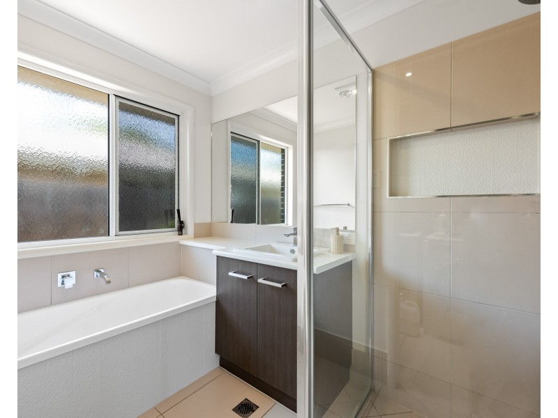 2/12 McDowall Street, Newtown QLD 4350