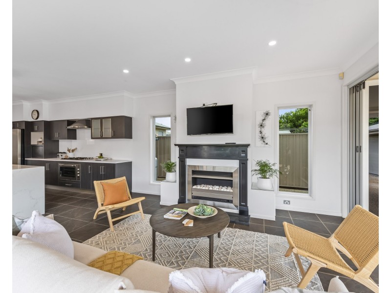 9 Glendower Street, Mount Lofty QLD 4350