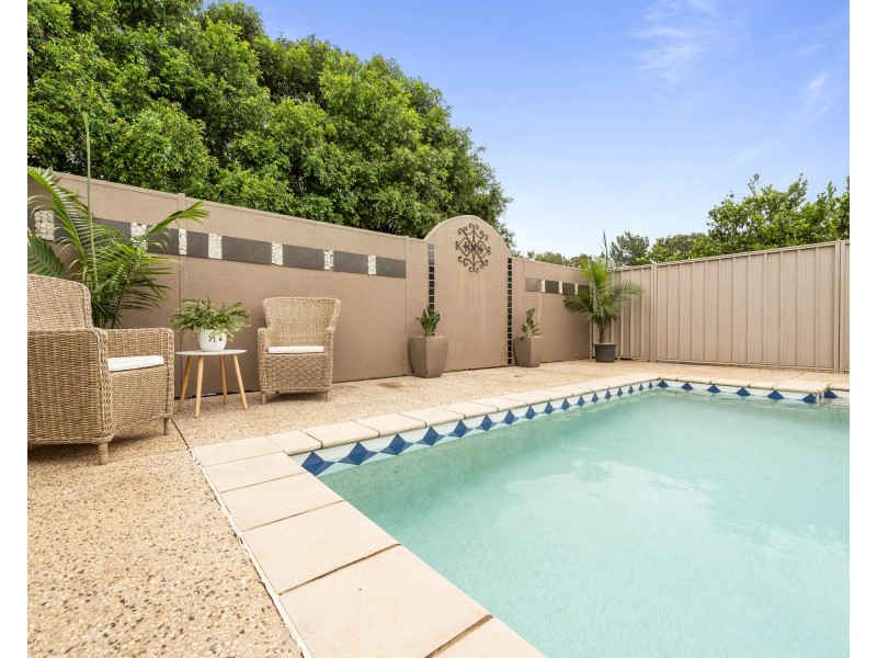 9 Glendower Street, Mount Lofty QLD 4350