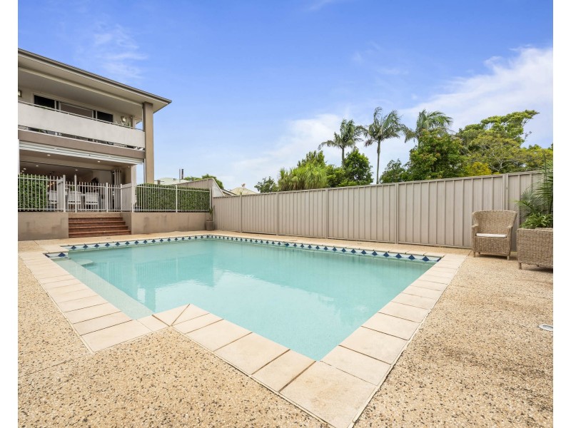 9 Glendower Street, Mount Lofty QLD 4350