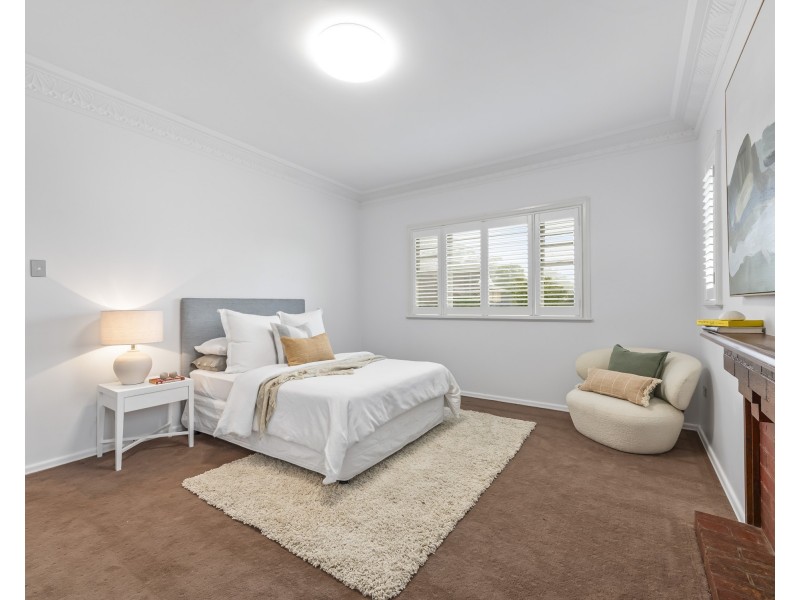 9 Glendower Street, Mount Lofty QLD 4350
