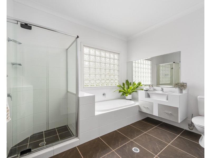 9 Glendower Street, Mount Lofty QLD 4350