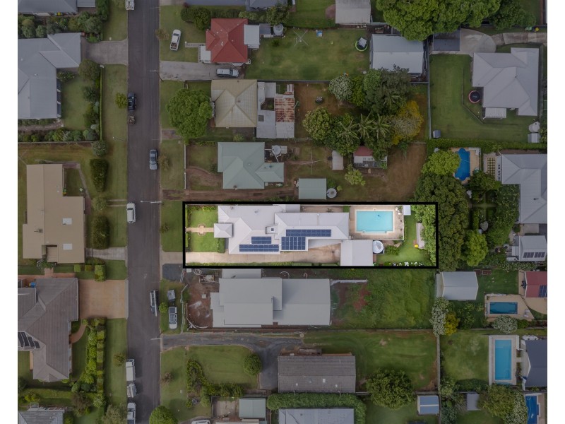 9 Glendower Street, Mount Lofty QLD 4350
