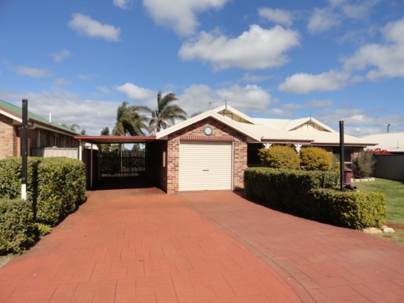 16 Glen Avon Court, Glenvale QLD 4350