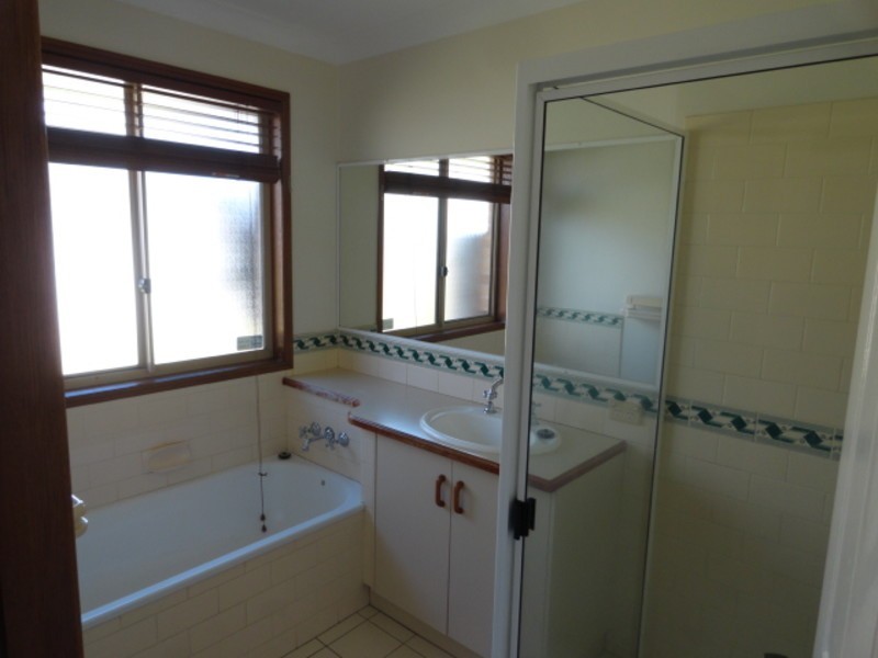 16 Glen Avon Court, Glenvale QLD 4350